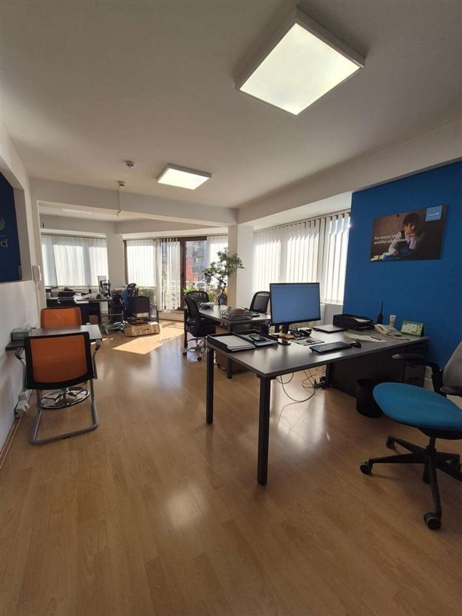 Празен деловен простор во Дебар Маало - 1