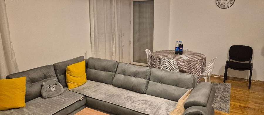 Се продава двособен наместен стан во Центар, Маџир маало - 1