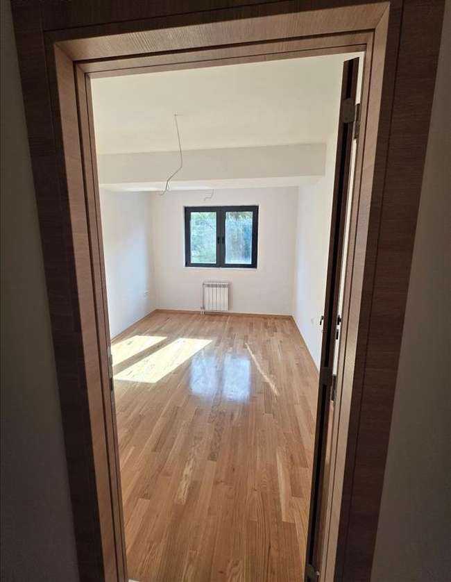 Невселуван стан за деловна намена во Центар, кај Универзална - slika 2