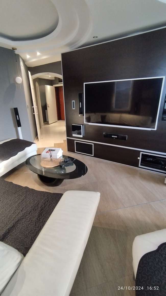 Се продава трособен стан во Центар, во близина на Холандска амбасада - slika 2