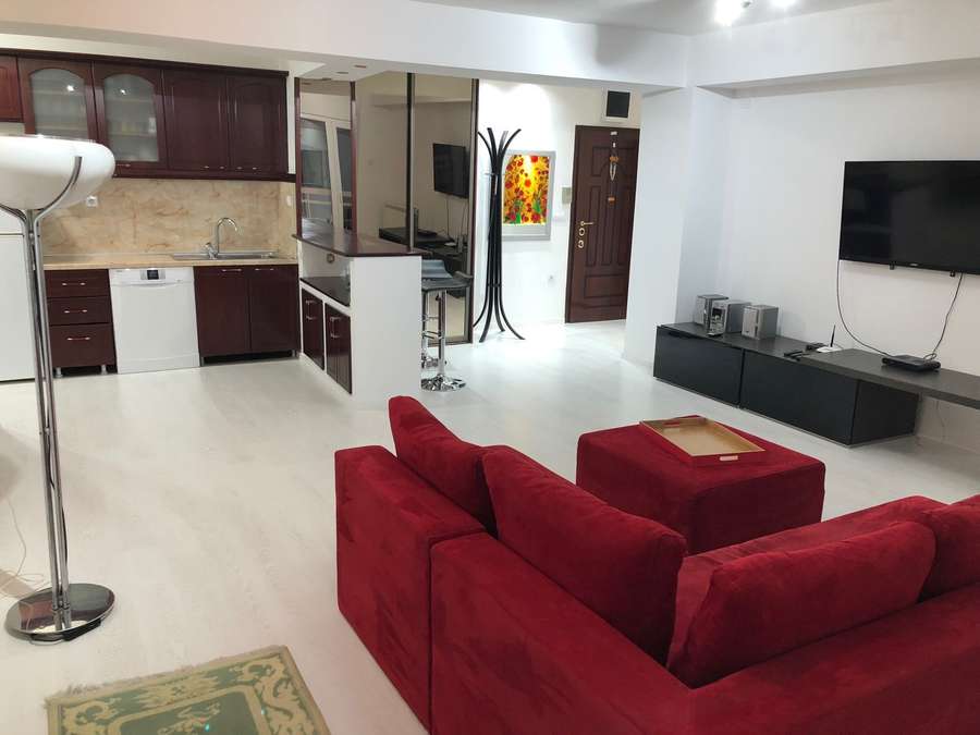 Се изнајмува 2-собен стан во Центар, Капиштец - 1