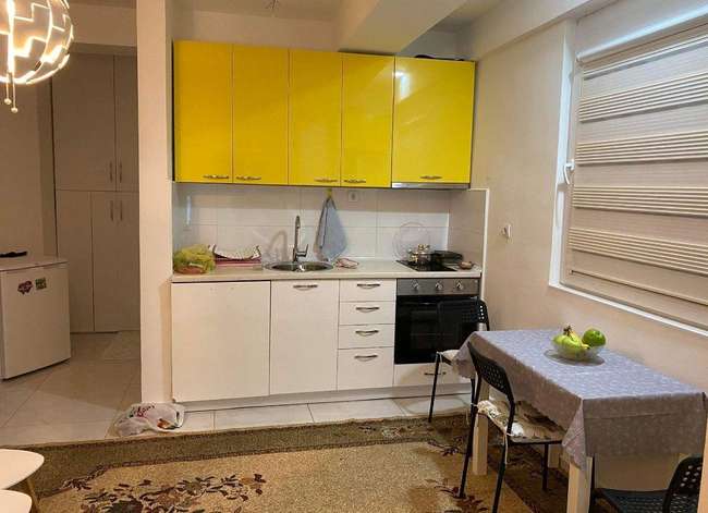 Се изнајмува двособен стан во Центар, наспроти Дајмонд - 3