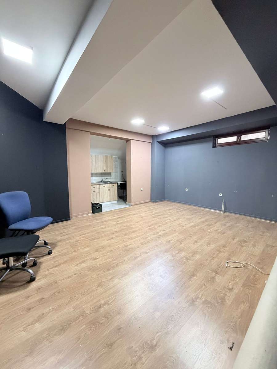 Се продава деловен простор во близина на МВР - 1