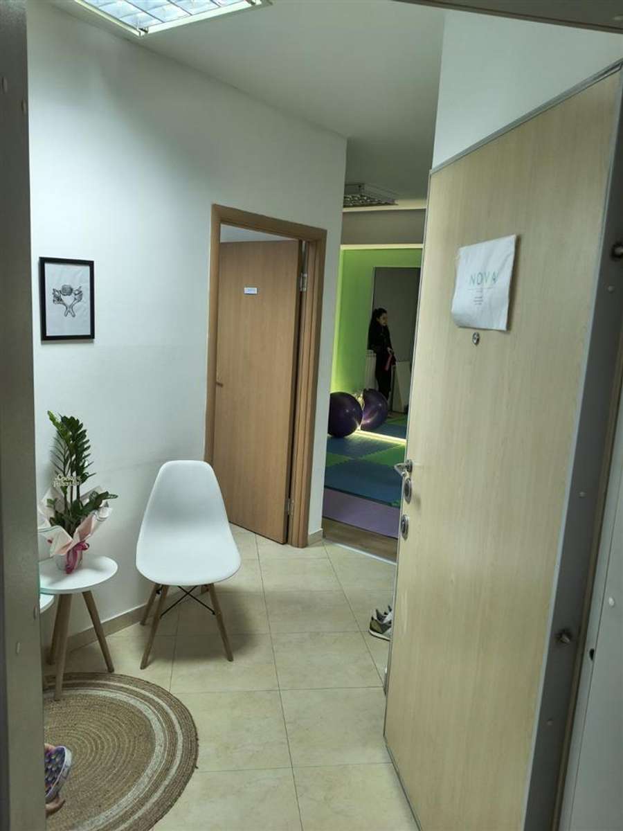 Празен деловен простор во Центар - 1