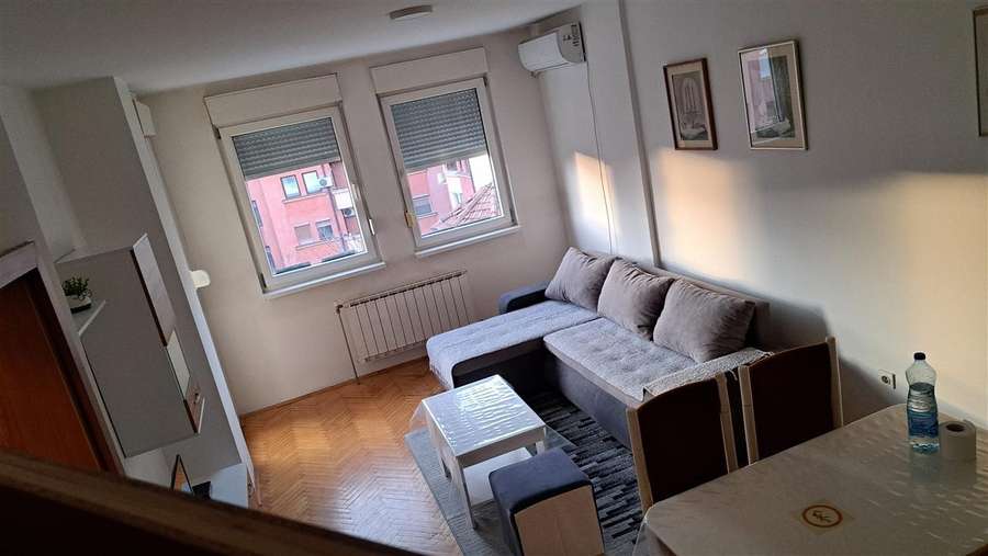 Се изнајмува 2-собен стан во Центар, Дајмонд - 1