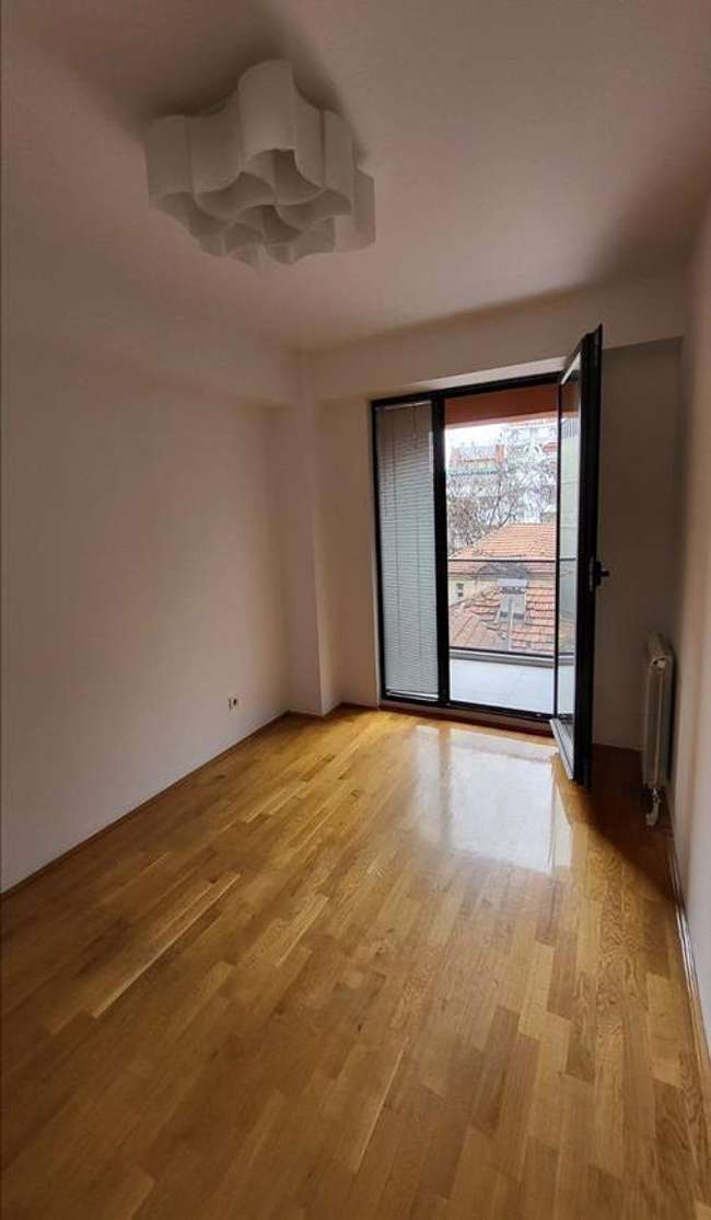 Празен деловен простор во Дебар Маало - 3