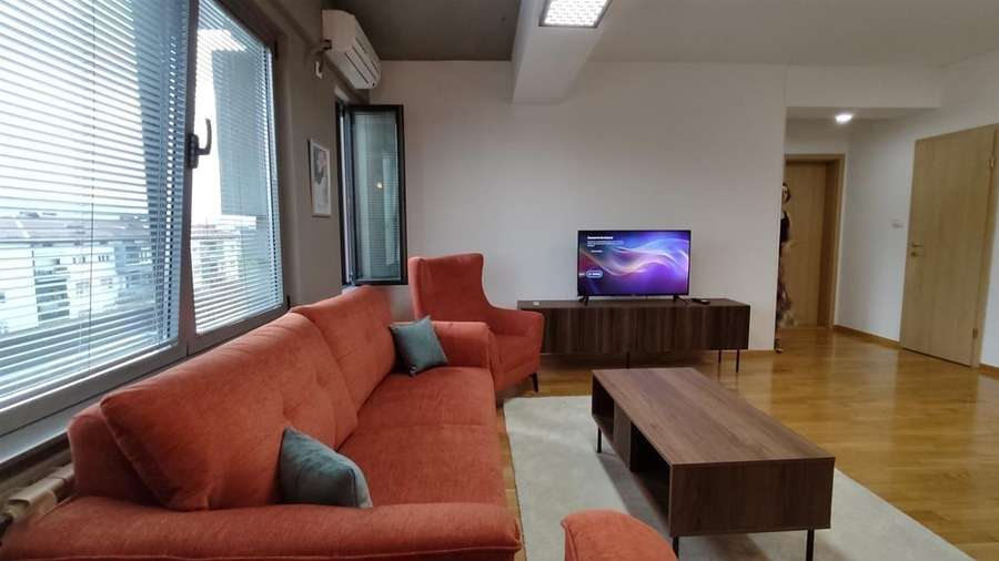 Наместен трособен стан во Центар - 1