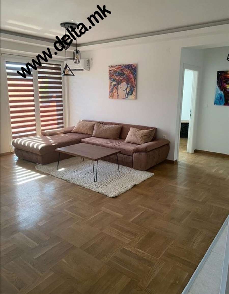 Трособен стан во Центар, Дебар Маало - 1