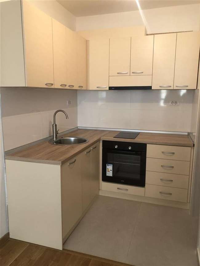 Полунаместен трособен стан за деловна намена - 3