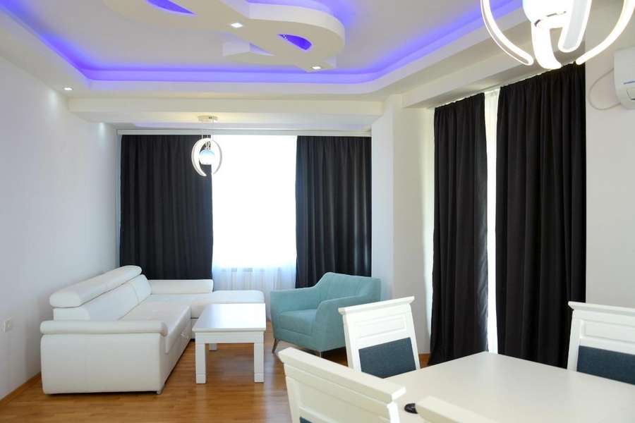 Луксузно наместен четворособен стан во Центар - 1