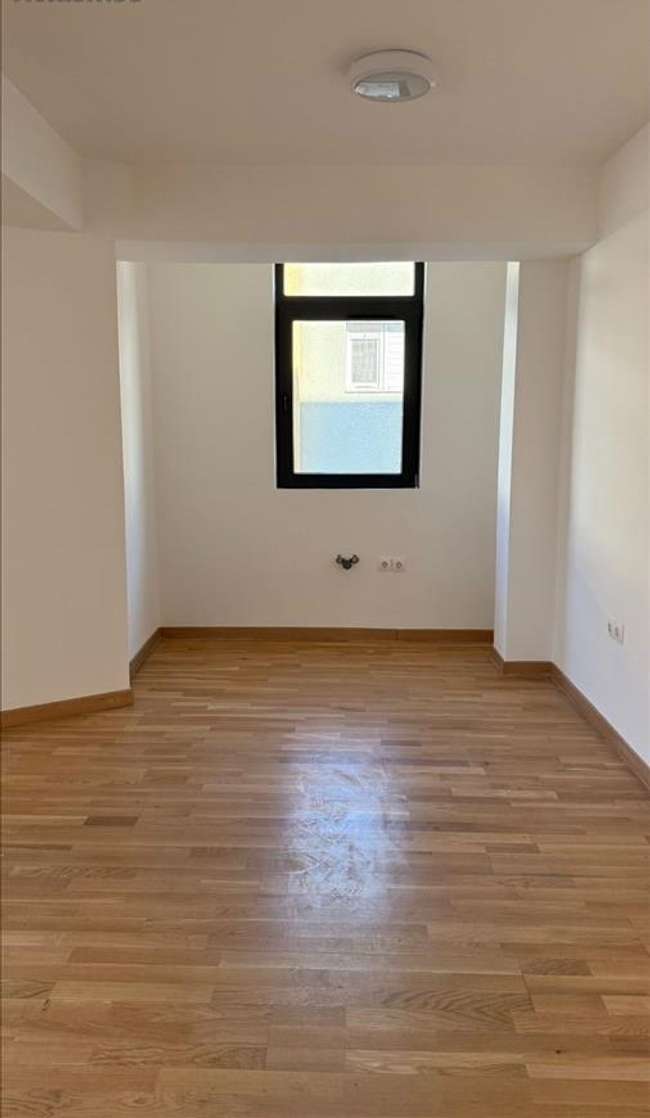 Се продава прекрасен трособен стан во Центар, Дебар маало - slika 2