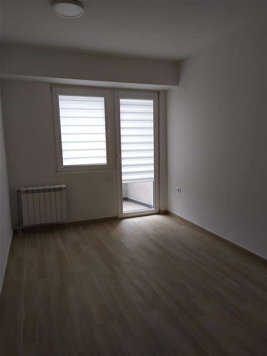 Празен двособен стан во Аеродром, Мајчин Дом - 1