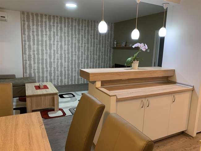 Се продава наместен трособен стан во Центар, Градски ѕид - 3