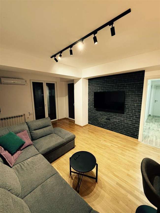 Нов убаво наместен трособен стан вo Центар - slika 2