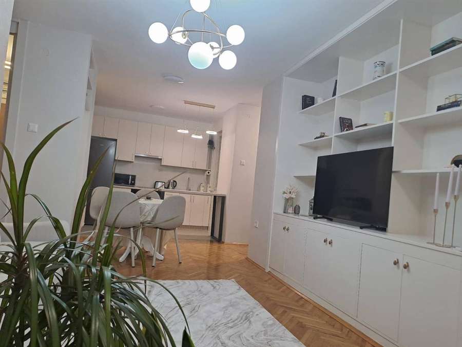 Трособен стан во Центар во близина на Градска болница - 1