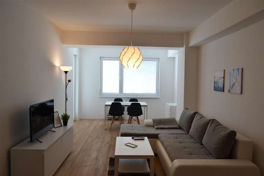 Се продава наместен двособен стан во Центар, Универзална сала - 1