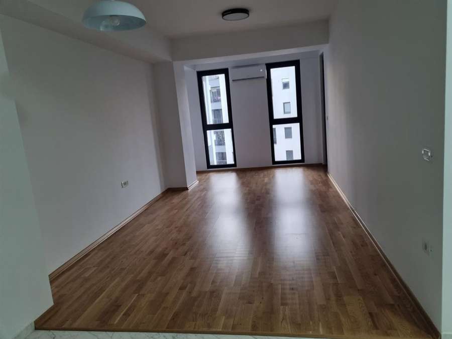 Празен двособен стан во Аеродром во близина на ФОН - 1