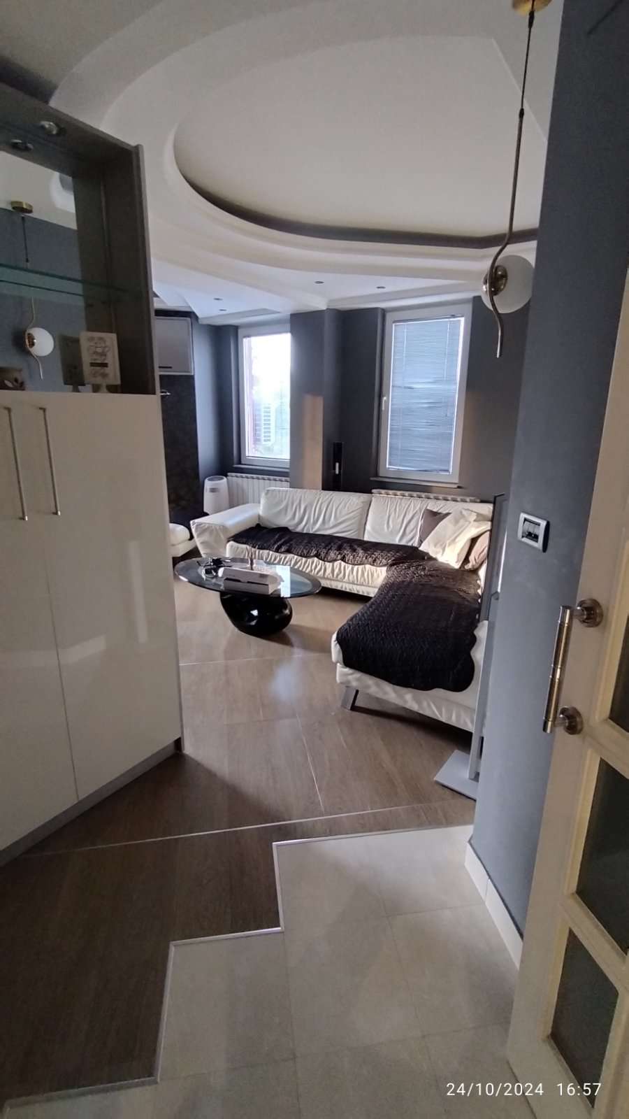 Се продава трособен стан во Центар, во близина на Холандска амбасада - 1