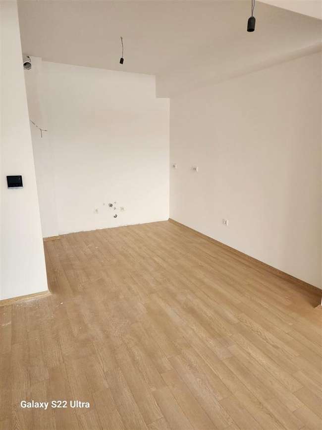 Празен стан во Автокоманда - slika 2