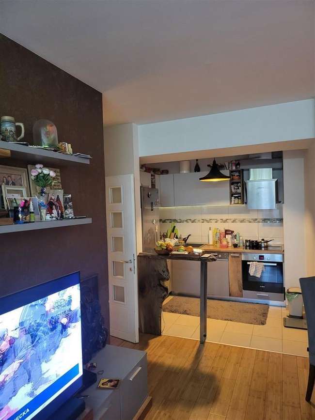 Се продава трособен стан во Аеродром, кај Поликлиника - slika 2