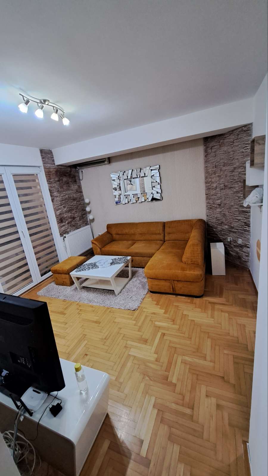 Се изнајмува 2-собен стан во Козле - 1