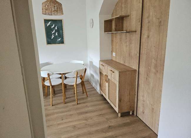 Се продава двособен стан во строг Центар, улица Македонија - 3