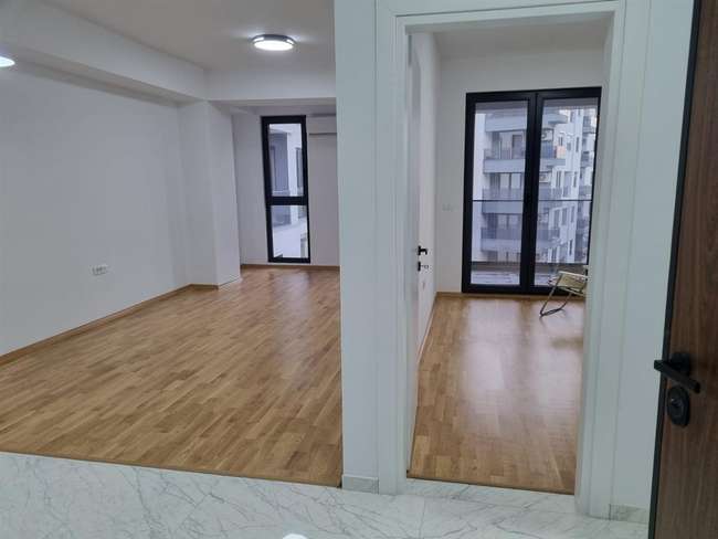 Празен двособен стан во Аеродром во близина на ФОН - 3