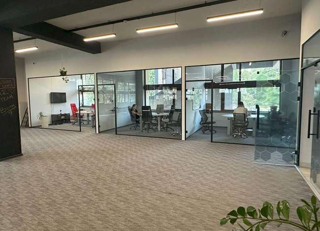 Се изнајмува деловен простор во Центар, Олимписки - 3