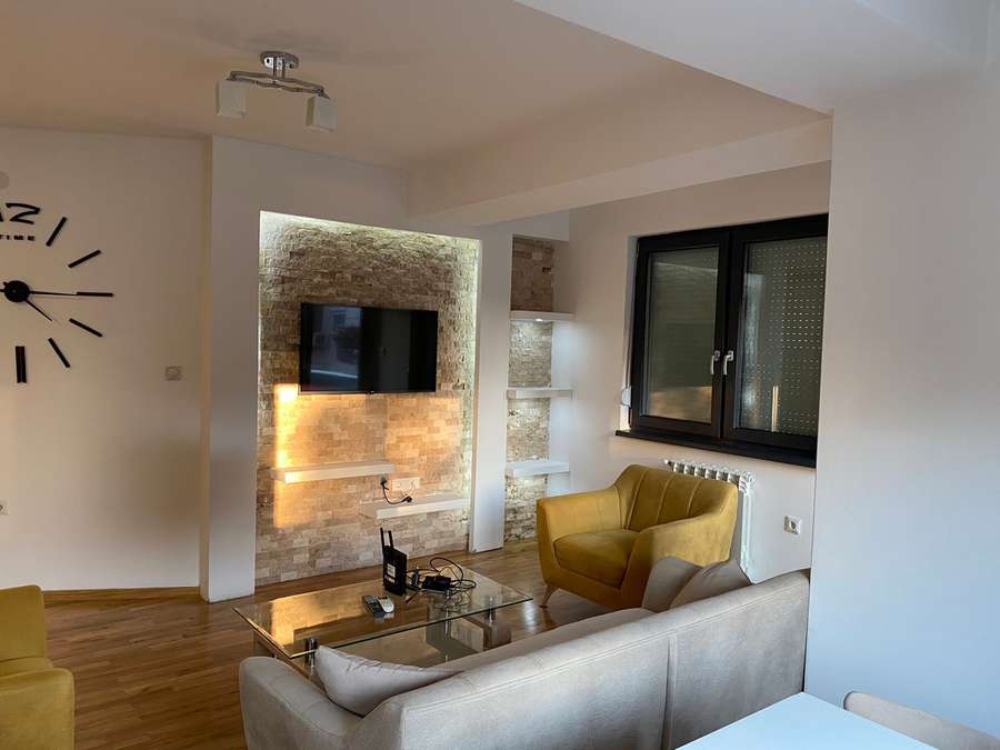 Се изнајмува 3-собен стан во Тафталиџе 1, Варшавска - 1