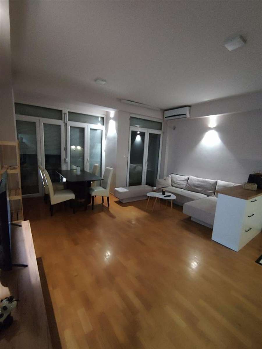 Нов трособен стан во Центар - 1