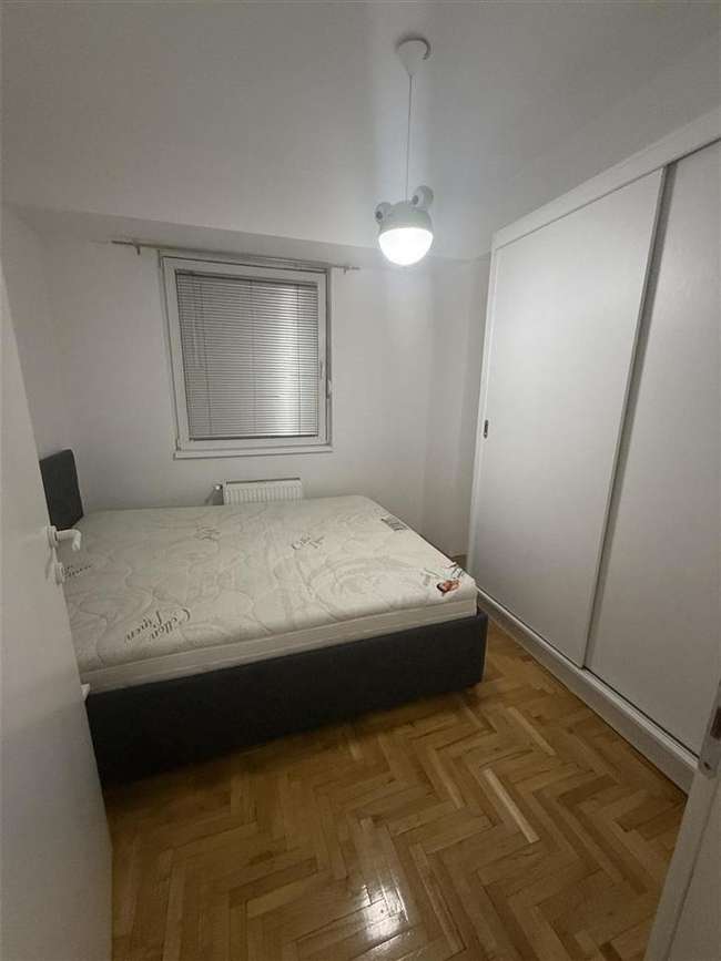 Трособен стан во Аеродром во близина на Американ Колеџ - 3