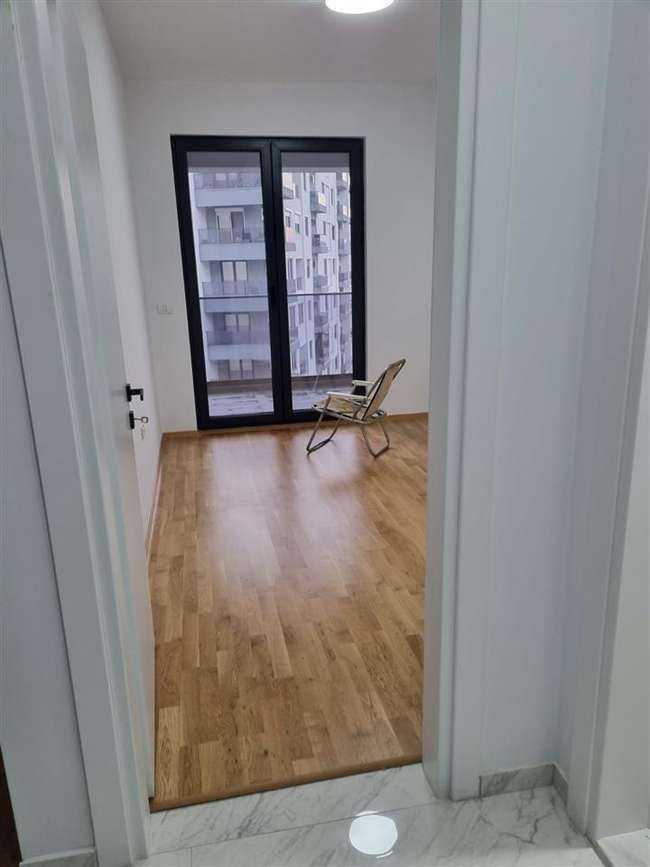 Празен двособен стан во Аеродром во близина на ФОН - slika 2