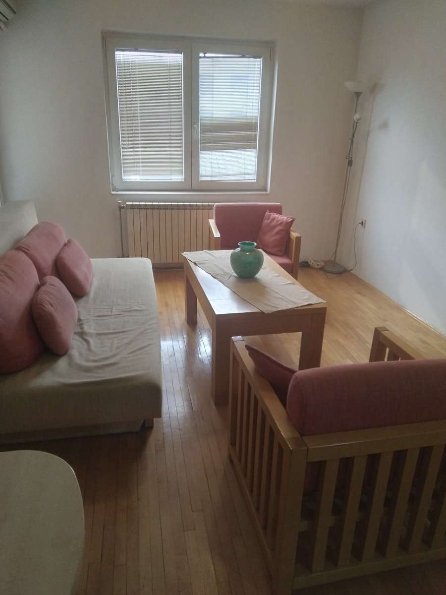 Двособен стан во Дебар Маало, Црвена Вода - 1