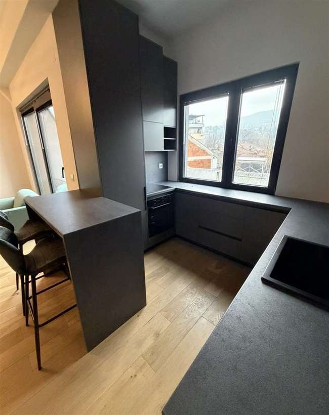 Се продава 4-собен стан со rooftop во Центар, Капиштец - slika 2