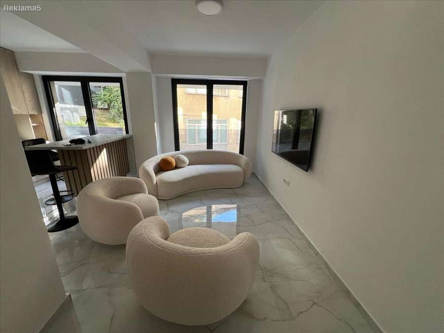 Се продава наместен невселуван стан во Центар, Капиштец - 1