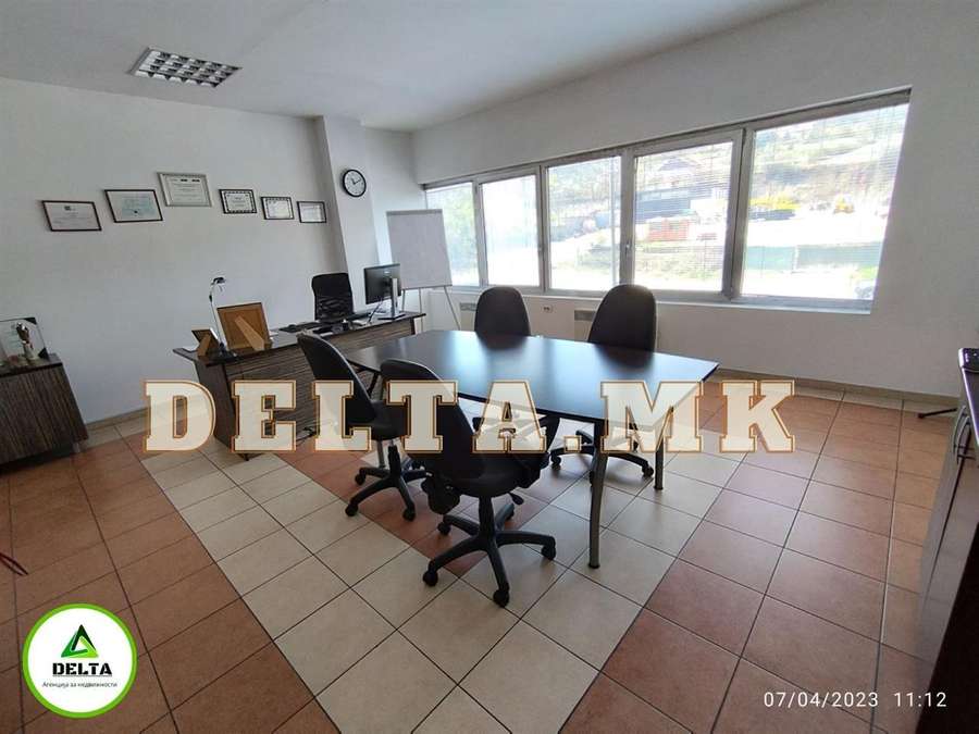 Хала со канцелариски дел во Пинтија - 1