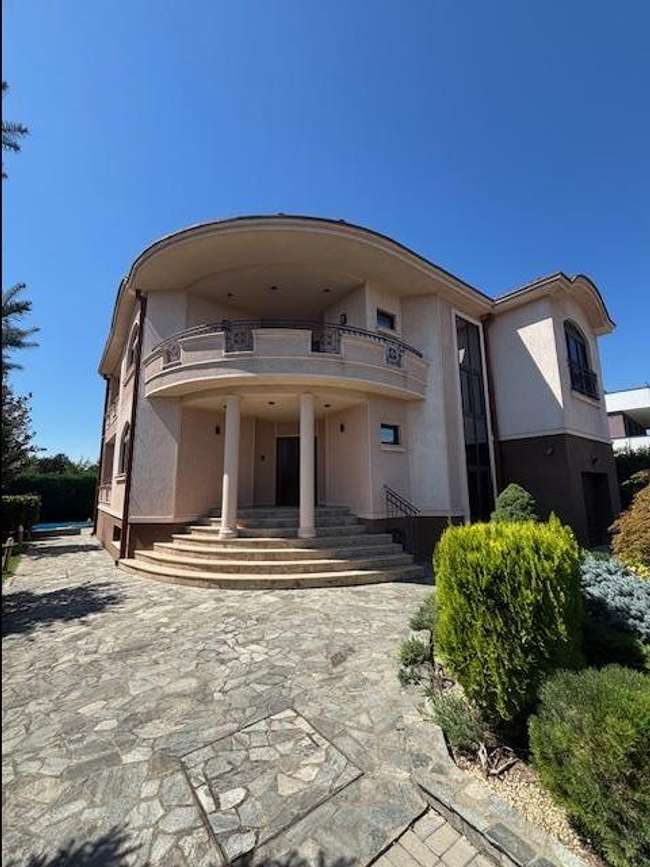 Се продава прекркасна куќа со базен во Бардовци - slika 2