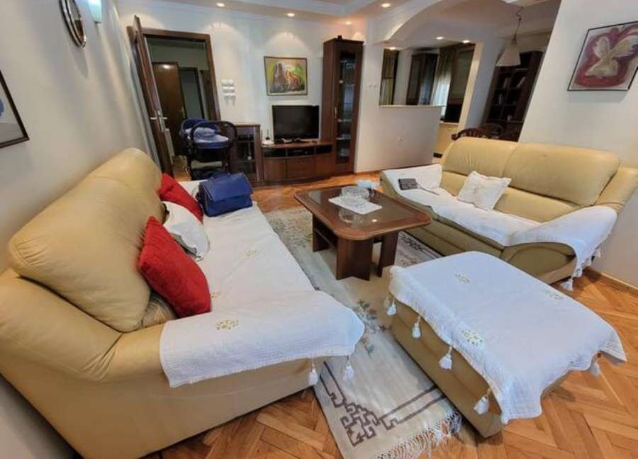 Се продава 3-собен стан во Центар, Илинденска - 1