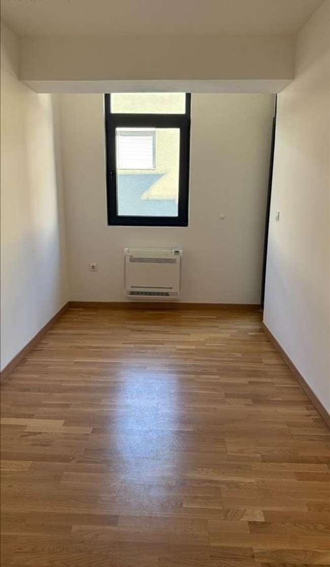 Се продава прекрасен трособен стан во Центар, Дебар маало - 3