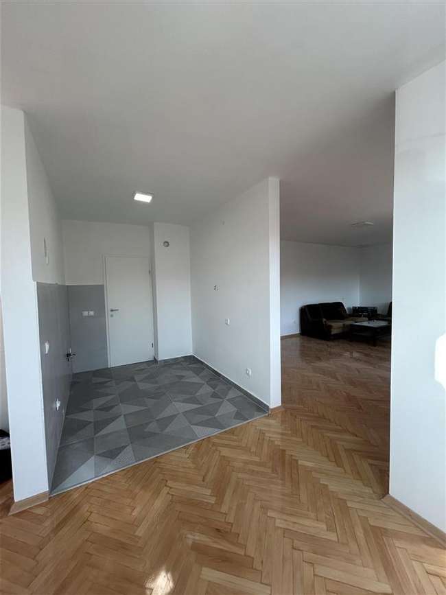 Се продава реновиран трисобен стан во Ѓорче, во близина на Тинекс - 3