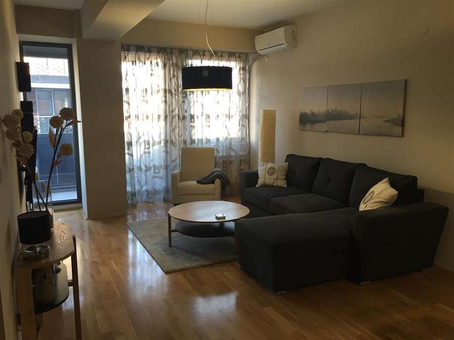 Се изнајмува 3-собен стан во Центар, Дебар Маало - 1