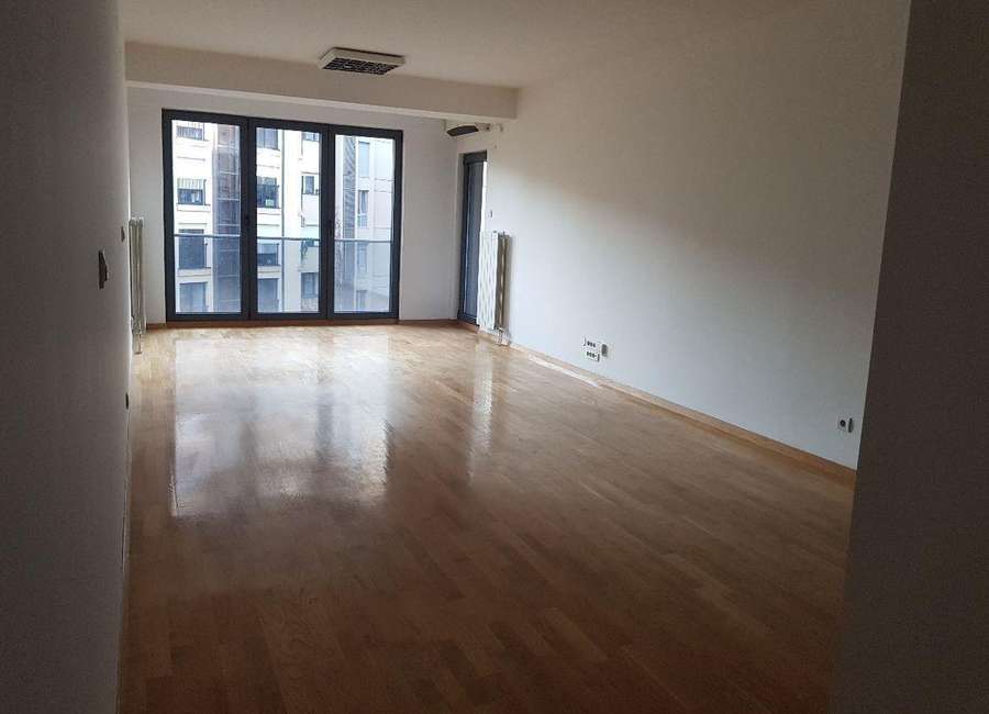 Празен стан за деловна намена во Дебар Маало - 1