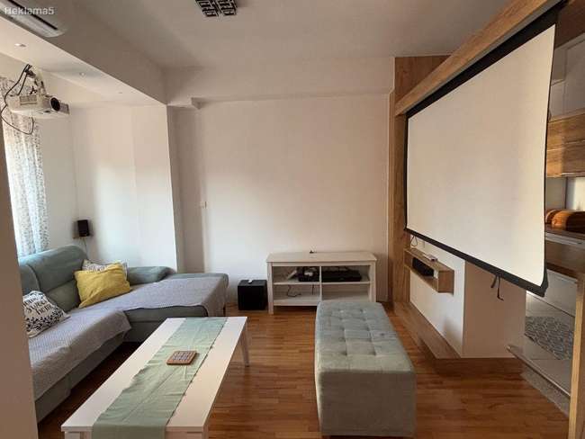 Се изнајмува трособен стан во Центар, Католичка - 3