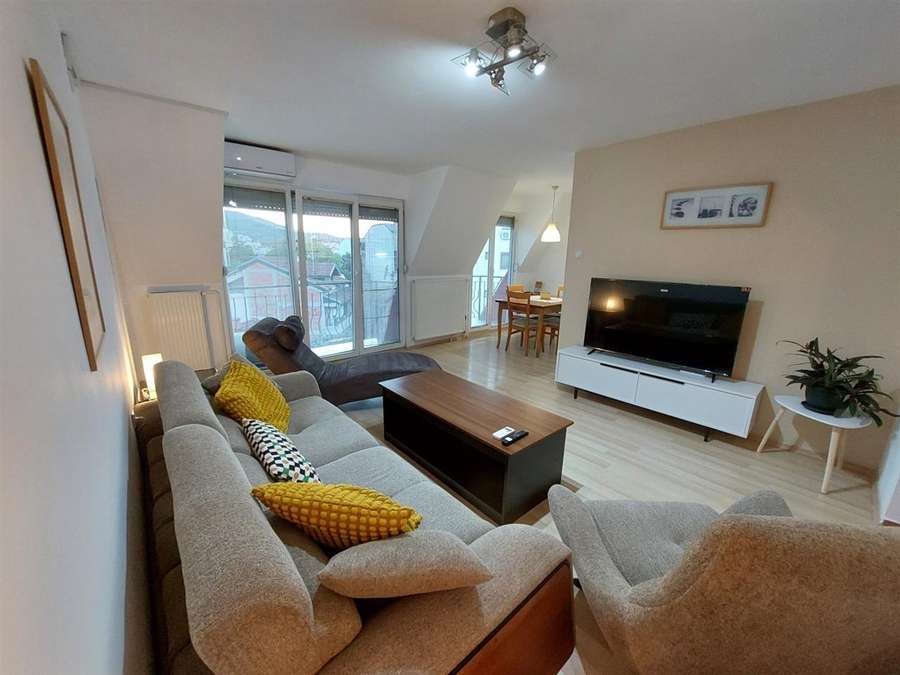 Се изнајмува двособен стан во Центар, позади Кузман студентски дом - 1