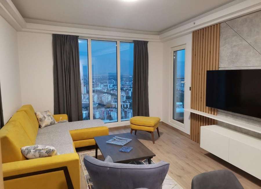 Се изнајмува трособен стан во Аеродром, Џевахир - 1