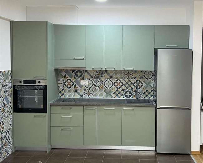 Се изнајмува празен стан во Центар - slika 2