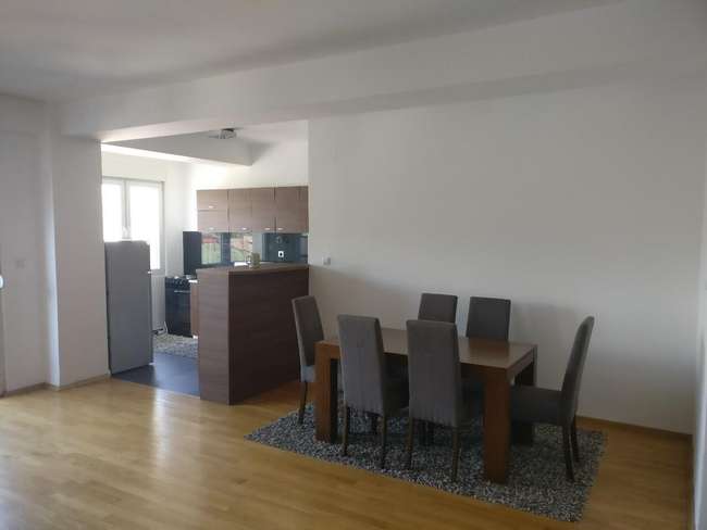 Убаво наместен четворособен стан во Центар - 3