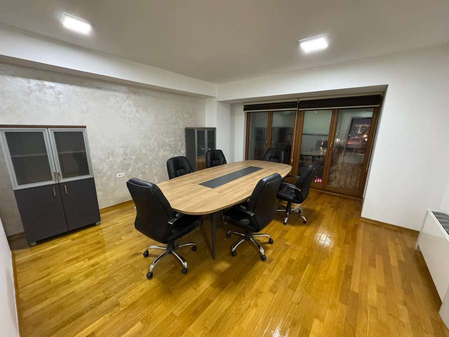 Наместен канцелариски простор во Центар, Соборен Храм - 1