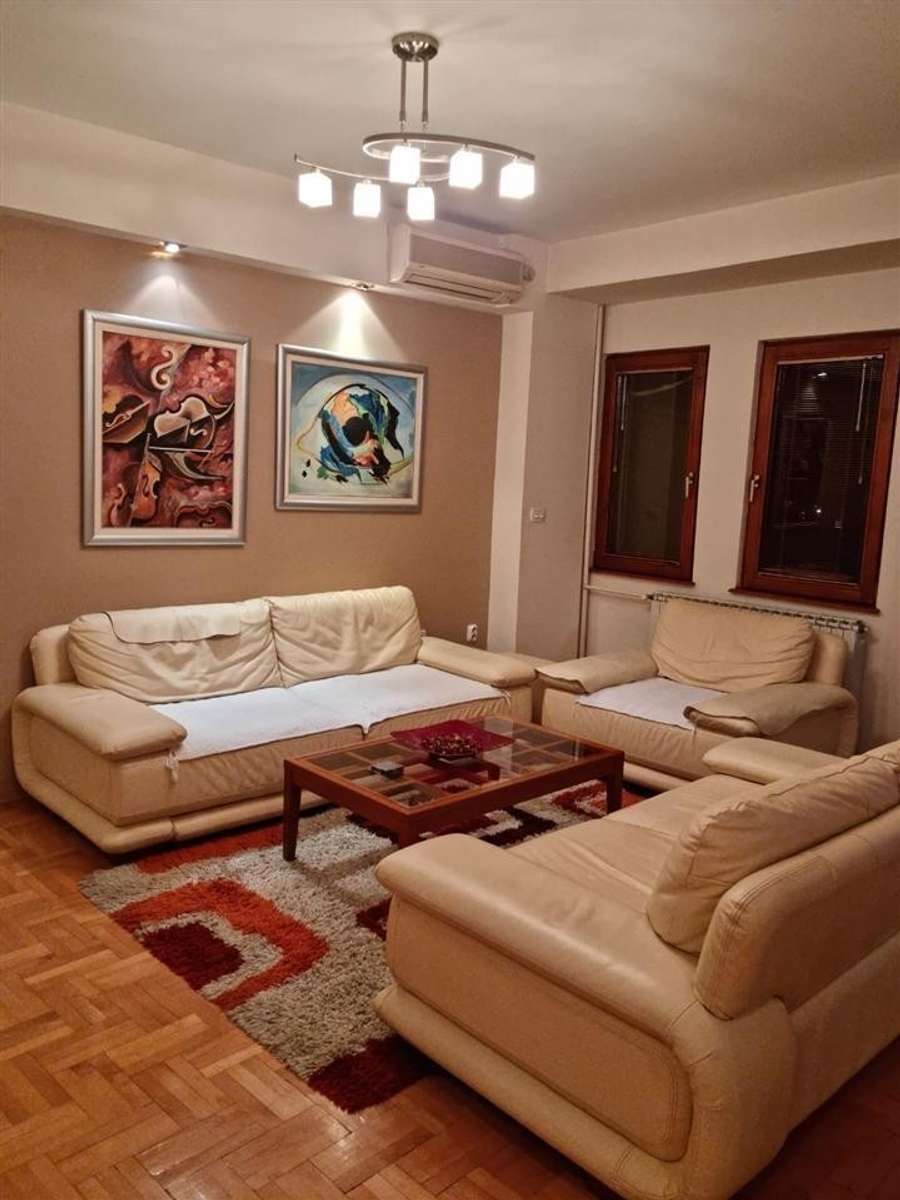 Се изнајмува четворособен стан во Аеродром, Острово - 1