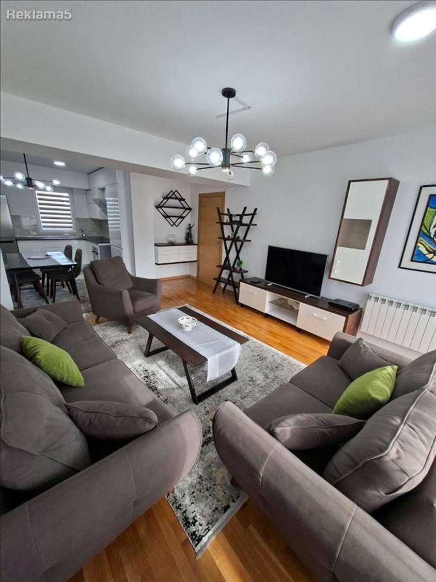 Се издава модерно наместен 3-собен стан во Центар, Корчагин - 1